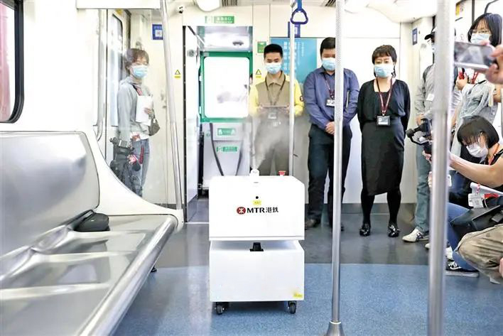 深圳地铁4号线引进智能消毒机器人